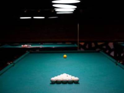 Unterhaltungslokal mit sch&ouml;ner Bar und Automaten, Z&uuml;rich